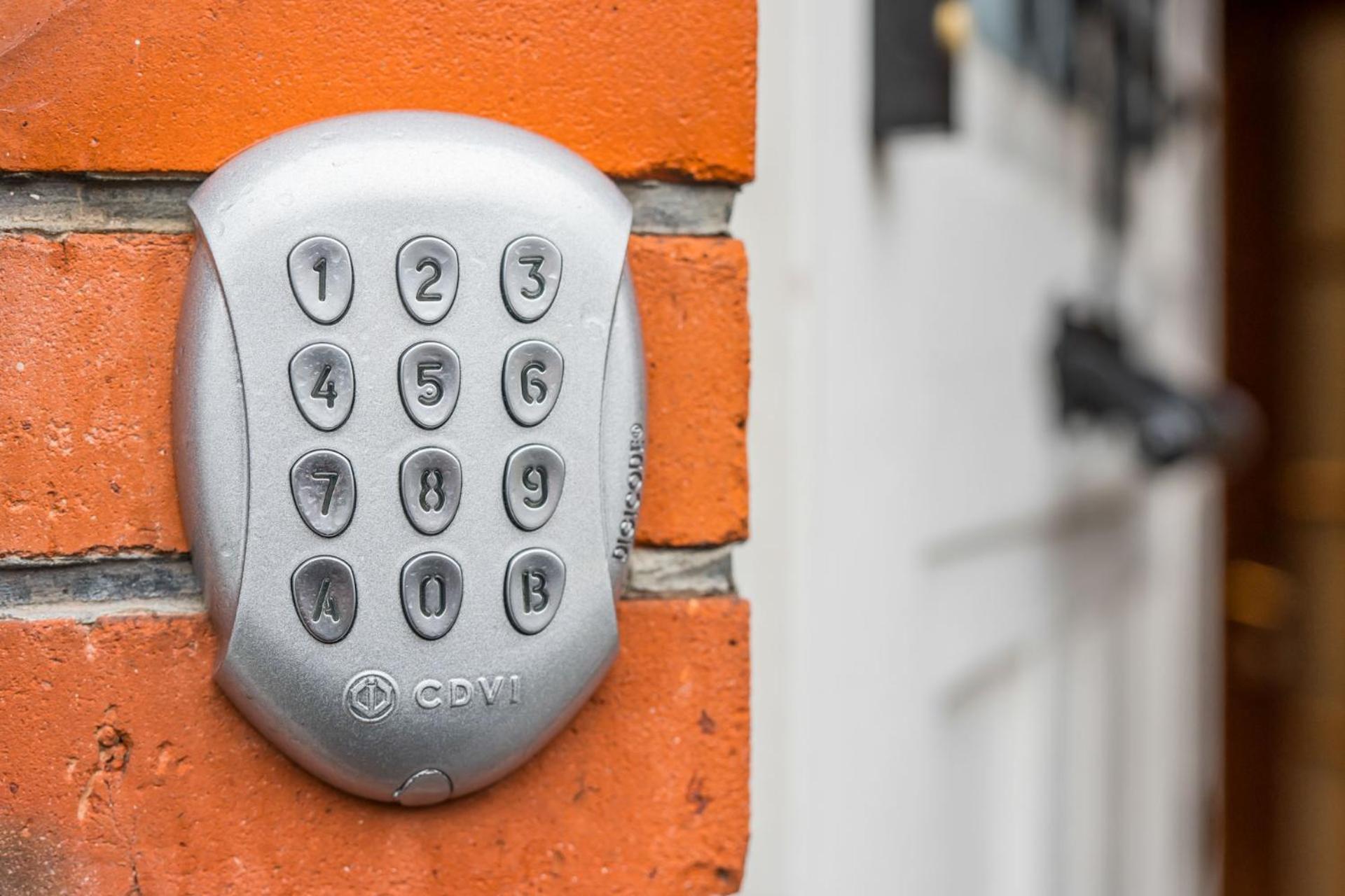 General Sixty-Seven By Romy&Travis Hotel Bruges Exterior foto